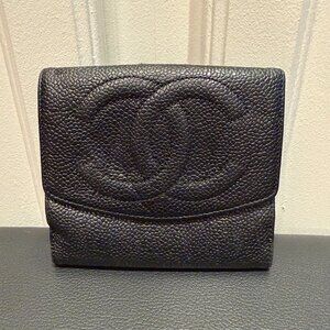 CHANEL Bifold Compact wallet black caviar Leather Great Condition